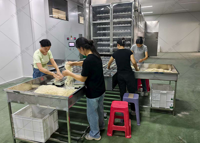 方便粉丝生产线试机.jpg